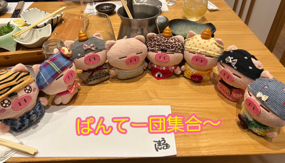 osafWikmbb5VVnK's tweet image. 【ぱんてー団集合】
今日は関東からわさびさんが遊びにきてくれたよ🐽
ぱんてー団で集合記念日撮影🐽
これで査察はクリアしたはず🐽
みぃぶぅにぱんてー被せるのは苦労したけど💦

ん？島ごと流されてきた子達がいるぞ？
ぱんてー団で救助しました🐽

また皆んなで会おう🐽

#ぶたた 
#ぱんてー団