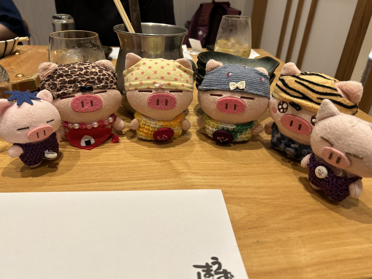 osafWikmbb5VVnK's tweet image. 【ぱんてー団集合】
今日は関東からわさびさんが遊びにきてくれたよ🐽
ぱんてー団で集合記念日撮影🐽
これで査察はクリアしたはず🐽
みぃぶぅにぱんてー被せるのは苦労したけど💦

ん？島ごと流されてきた子達がいるぞ？
ぱんてー団で救助しました🐽

また皆んなで会おう🐽

#ぶたた 
#ぱんてー団