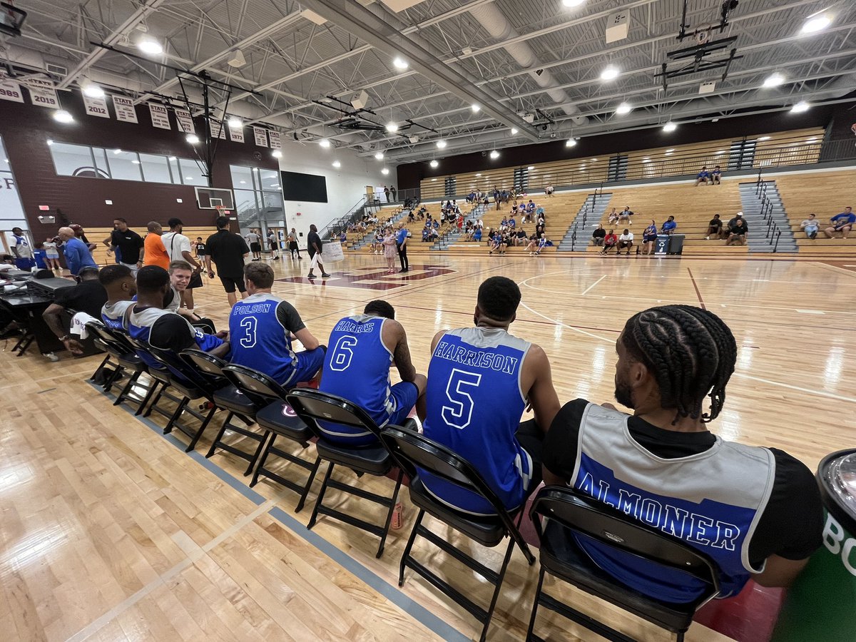 hhamelbackTV's tweet image. It’s halftime at the Champions Charity Game! Grey team up 80-63. Fans getting a sneak peek of what’s to come next week in @LaFamiliaTBT’s first game

Some current wildcats—Reece Potter and Malachi Moreno— stopped by to watch the alums. 

@BBNTonight @LEX18News