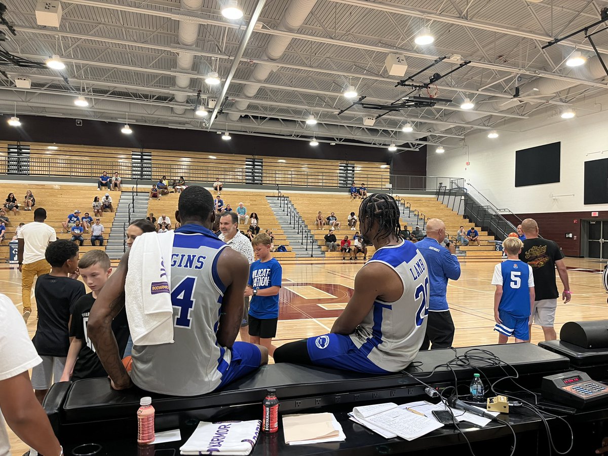 hhamelbackTV's tweet image. It’s halftime at the Champions Charity Game! Grey team up 80-63. Fans getting a sneak peek of what’s to come next week in @LaFamiliaTBT’s first game

Some current wildcats—Reece Potter and Malachi Moreno— stopped by to watch the alums. 

@BBNTonight @LEX18News
