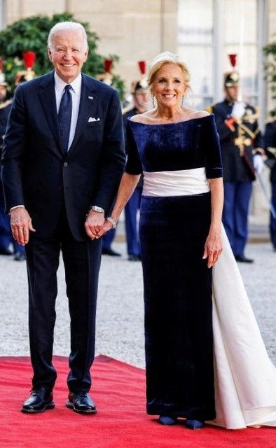 Miti_Blue's tweet photo. Who else misses our wonderful former First  Couple? ✋🏻 https://t.co/IgXwLaX96t