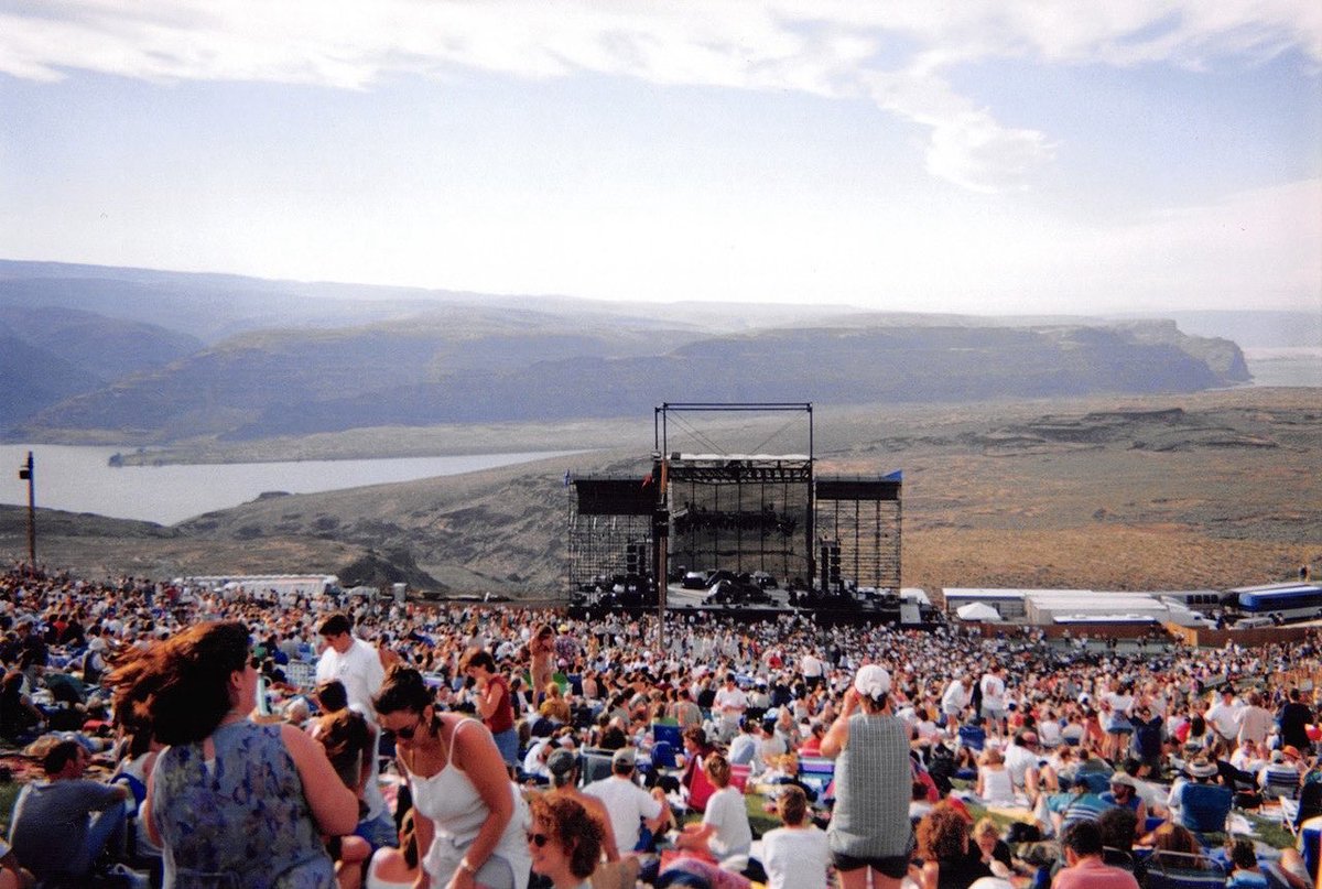 Lilith Fair’s first show, at the Gorge in Washington State!❤️🎸🌻
