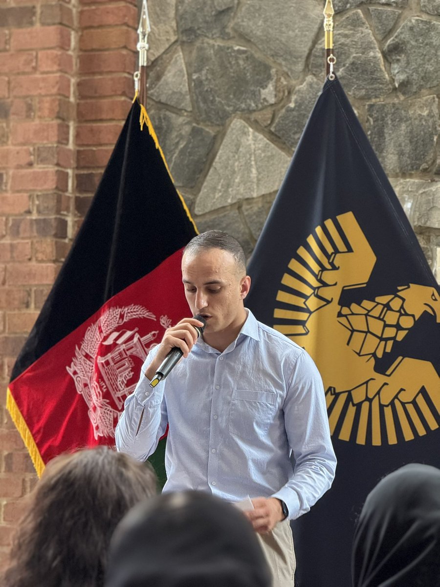 SayedSamiSadat's tweet image. نن ورځ موږ د متحدی جبهې په دفتر کې سره راټول شوي یو، تر څو له ایران څخه د راستنېدونکو افغان کډوالو سره خپله خواخوږي څرګنده او د هغوی د ملاتړ او مرستې لپاره عملي ګامونه پورته کړو.
متحدی جبهی د افغانانو لپاره یو منظم بشري مرستندویه پروګرام جوړ کړی دی، چې په درې مهمو موخو تمرکز…