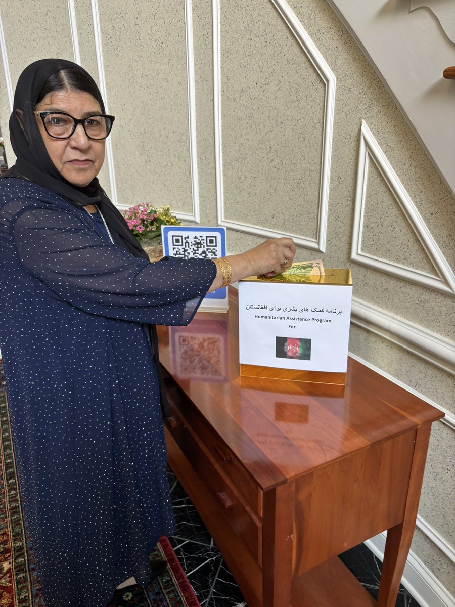 SayedSamiSadat's tweet image. نن ورځ موږ د متحدی جبهې په دفتر کې سره راټول شوي یو، تر څو له ایران څخه د راستنېدونکو افغان کډوالو سره خپله خواخوږي څرګنده او د هغوی د ملاتړ او مرستې لپاره عملي ګامونه پورته کړو.
متحدی جبهی د افغانانو لپاره یو منظم بشري مرستندویه پروګرام جوړ کړی دی، چې په درې مهمو موخو تمرکز…