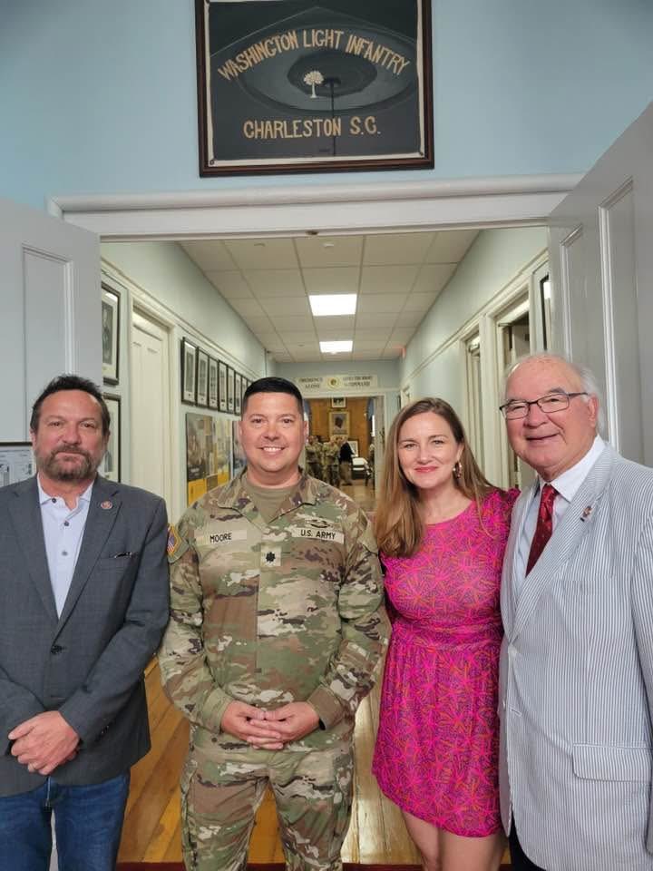 uofscimpact's tweet image. Congrats to @UofSCLaw alum Rep. Travis Moore on assuming command of the Guard’s 218th Maneuver Enhancement Brigade! A true reflection of service — both in the State House and in uniform. Thank you for your leadership and commitment to our state and nation! #ForevertoThee