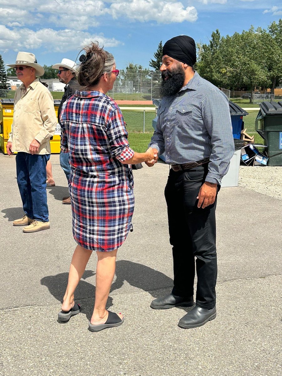 jasrajshallan's tweet image. Congrats to my good friend Minister @tanya_fir on her very successful second annual Chili Cook-Off here in Calgary East!
We are honoured to serve the great people of Calgary East together and to celebrate community with events like this.