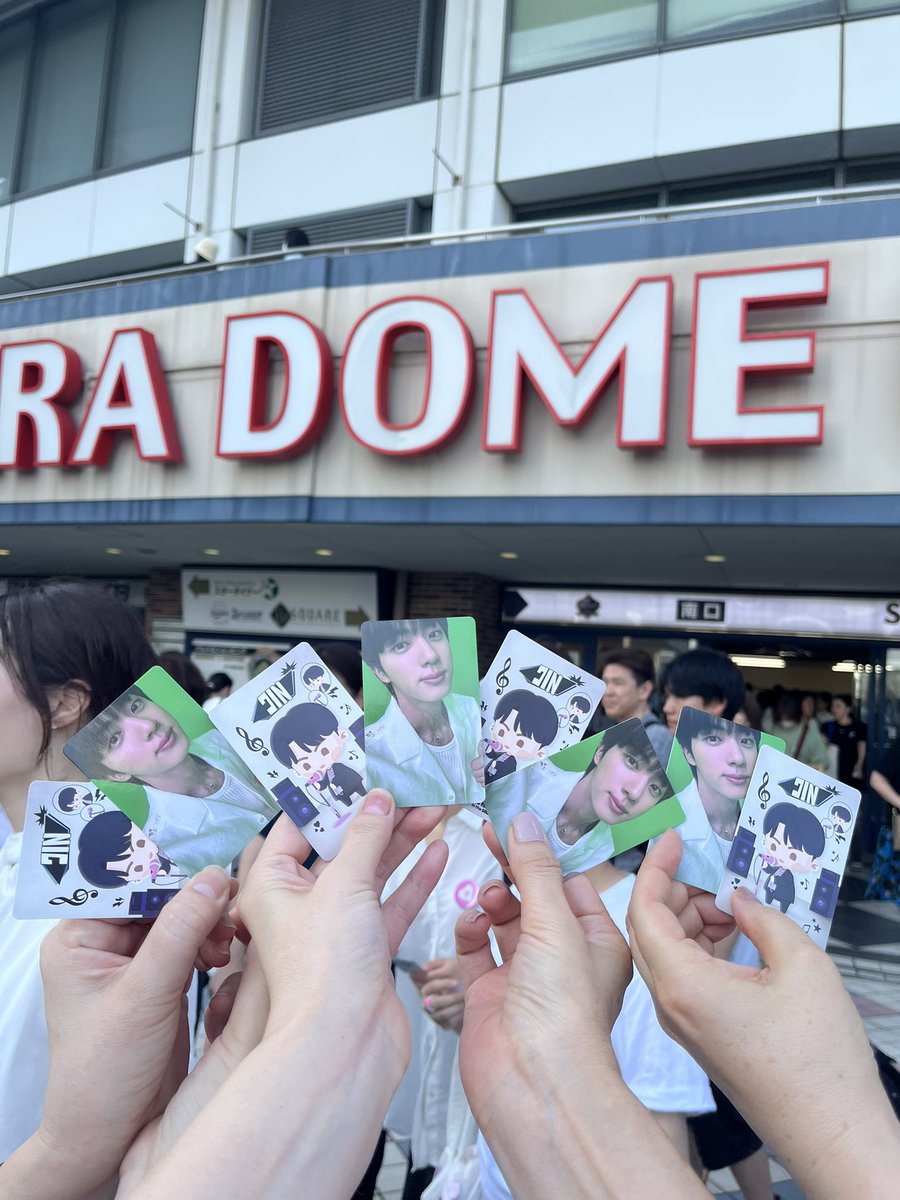 Rika03845722's tweet photo. 夢じゃなかった！！

ジンくん存在した！！

ほっっっんとにカッコよかった😭😭😭✨

JIN LIVE IN OSAKA DAY 1

#RUNSEOKJIN_epTOUR_OSAKA
#RUNSEOKJIN_epTOUR_JAPAN
#Jin #방탄소년단진 #진 https://t.co/dSfUlfCtf7
