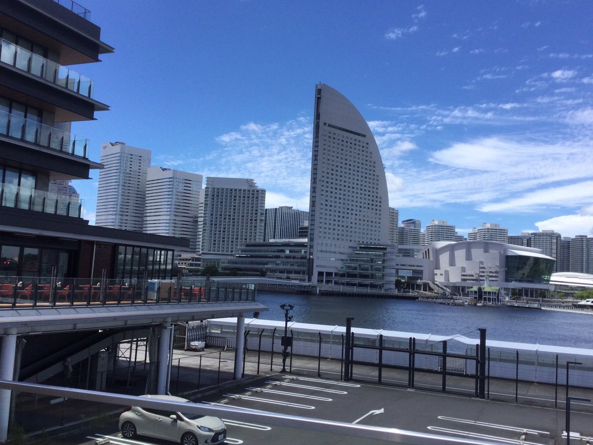 snoopytyn's tweet photo. ✨息抜きプチ旅行三日目✨
7/10朝目覚めた時には既に30℃超えてる😱暑さにめげずに午前中ハンマーヘッドへGO🚗💭(私が一人で歩ける散歩コースはここだけ😅)ハンマーヘッドから赤煉瓦まで行ったら噂の「ダイヤモンドプリンセス号」がいたーツツ目の前で見るとデカいのなんのって田舎もんの私は目がテン https://t.co/ywCU7k6UT0