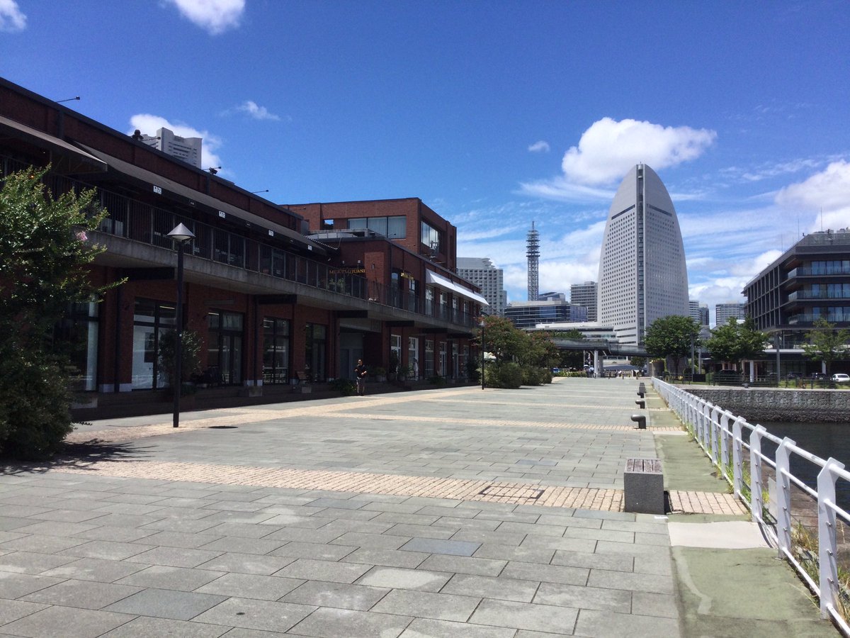 snoopytyn's tweet photo. ✨息抜きプチ旅行三日目✨
7/10朝目覚めた時には既に30℃超えてる😱暑さにめげずに午前中ハンマーヘッドへGO🚗💭(私が一人で歩ける散歩コースはここだけ😅)ハンマーヘッドから赤煉瓦まで行ったら噂の「ダイヤモンドプリンセス号」がいたーツツ目の前で見るとデカいのなんのって田舎もんの私は目がテン https://t.co/ywCU7k6UT0