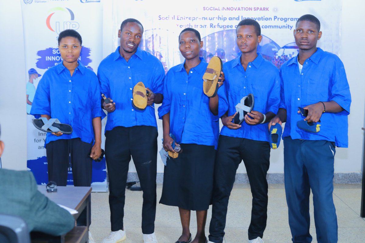 _UnleashedUG's tweet image. This week on July 11, through #i_Upshift, 4️⃣8️⃣ youth-led teams pitched their ideas, showcasing their business models & prototypes.
3️⃣6️⃣ groups will each receive $100 to refine their solutions & test them in the market.
Thanks to @IloProspects