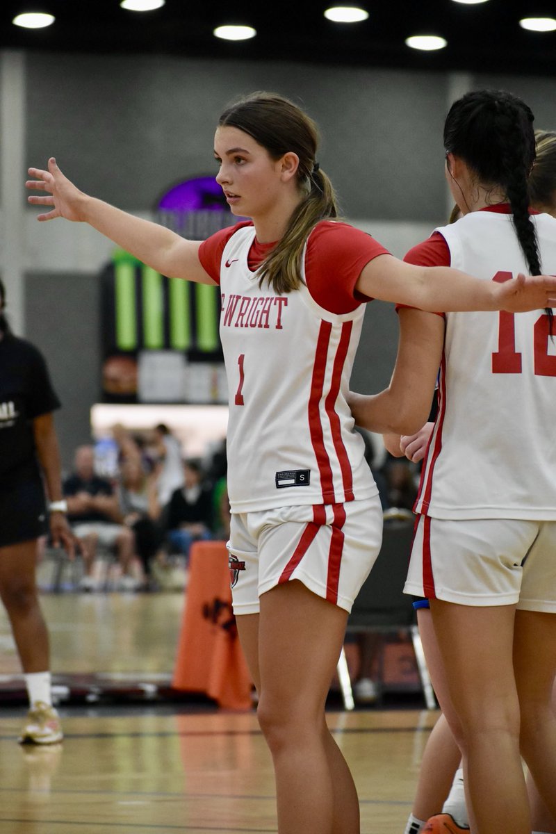 ChristinaS37122's tweet photo. Run 4 Roses Classic ended today. More work to do tomorrow 🏀. Run 4 Roses Championship starts tomorrow, Let’s Go 2027 Team BWright Red NE2K https://t.co/ld9QQcVWjP