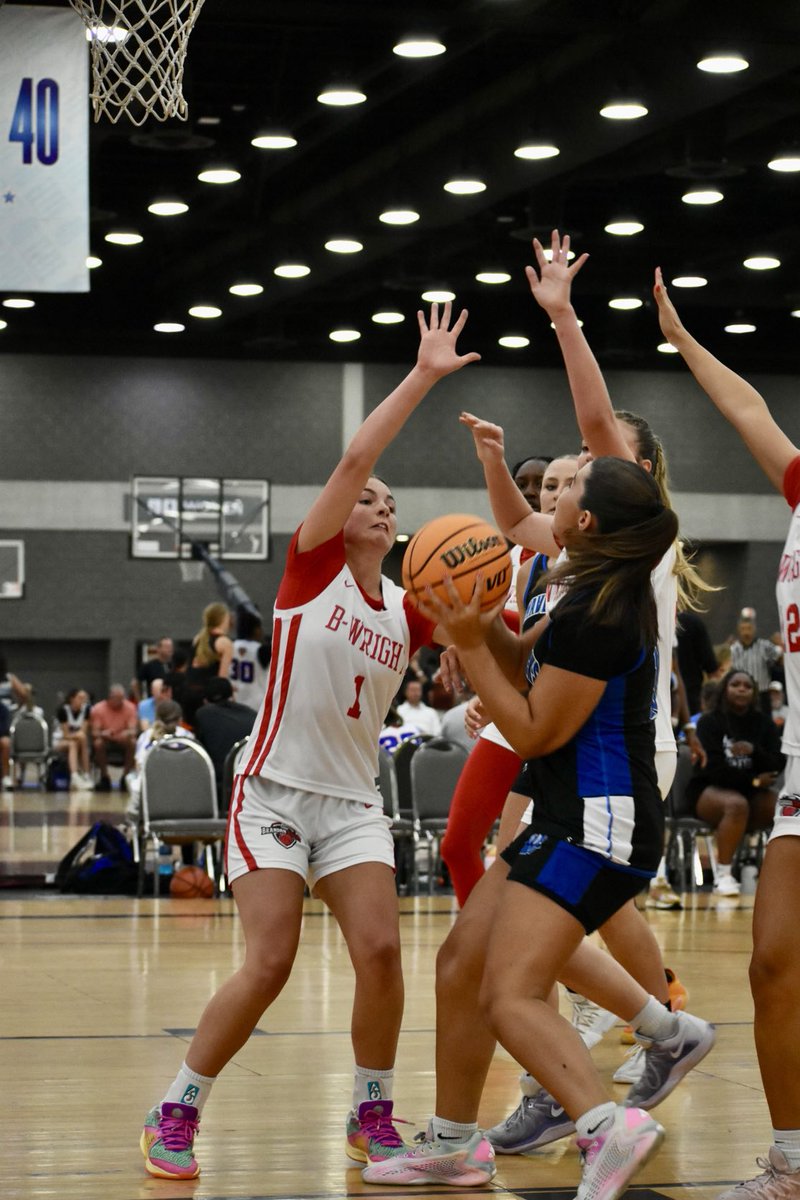 ChristinaS37122's tweet photo. Run 4 Roses Classic ended today. More work to do tomorrow 🏀. Run 4 Roses Championship starts tomorrow, Let’s Go 2027 Team BWright Red NE2K https://t.co/ld9QQcVWjP