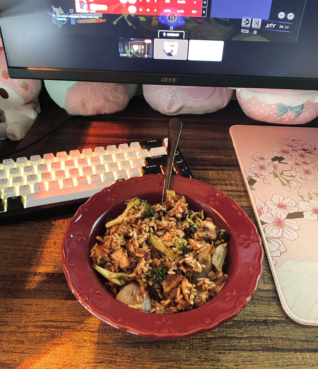 flubbie1_'s tweet photo. @_kiritorip The food :3 https://t.co/FeVbBhUuCm