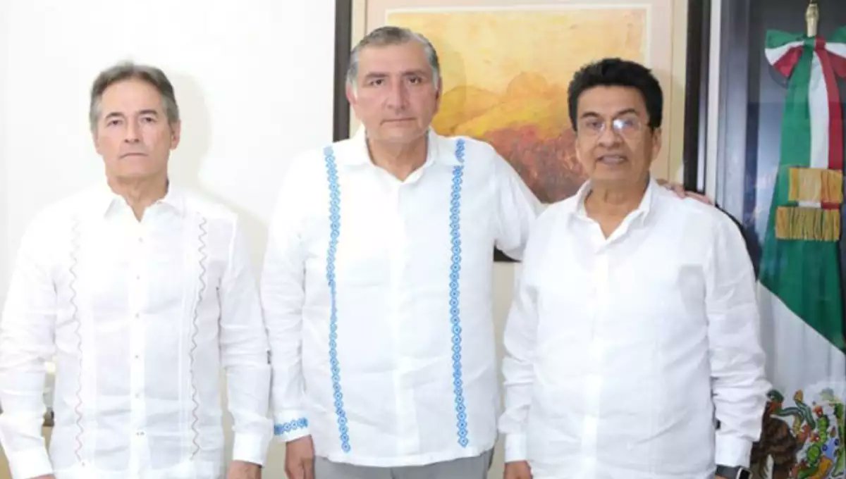 Giran orden de detención a Hernán Bermúdez Requena, el que fuera secretario de SP con el mafioso Adán Augusto en Tabasco. Lo acusan de ser líder de 'La Barredora'.
Este caso es igualito al del genocida Calderón y García Luna. ¿Tampoco sabía el mafioso Adán Augusto? 
🤔🤔🤔