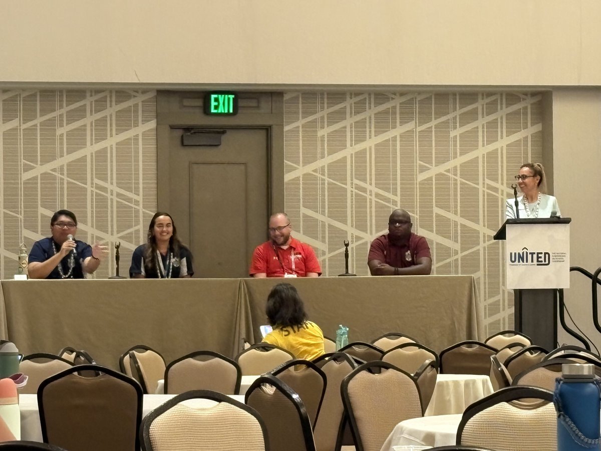 BenFeeney's tweet image. Enjoyed listening and learning about elevating student voice and engaging students in school leadership opportunities! @NASSP #principalsUNITED