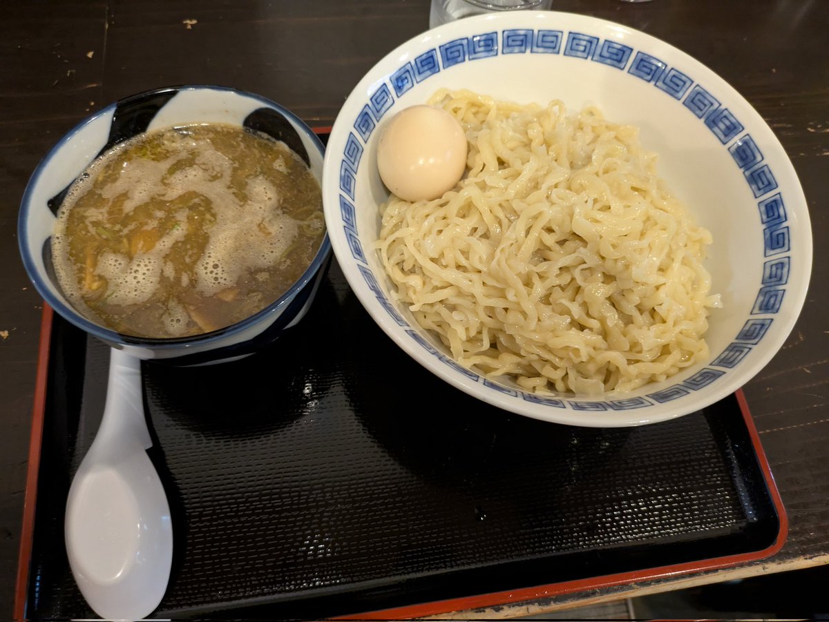 tangopaper's tweet image. 松屋製麺所さん🍜茨城県つくば市
久しぶりの過ごしやすい朝。
テレ東のTV取材が入る店内で「化粧してない💦」と内心慌てながらの朝ラー。
つけ麺は今日も最高に美味しい。つけ汁なしでもパクパクいける麺に大満足。
7時30分で行列30人くらい。
#松屋製麺所
#ramen_cp