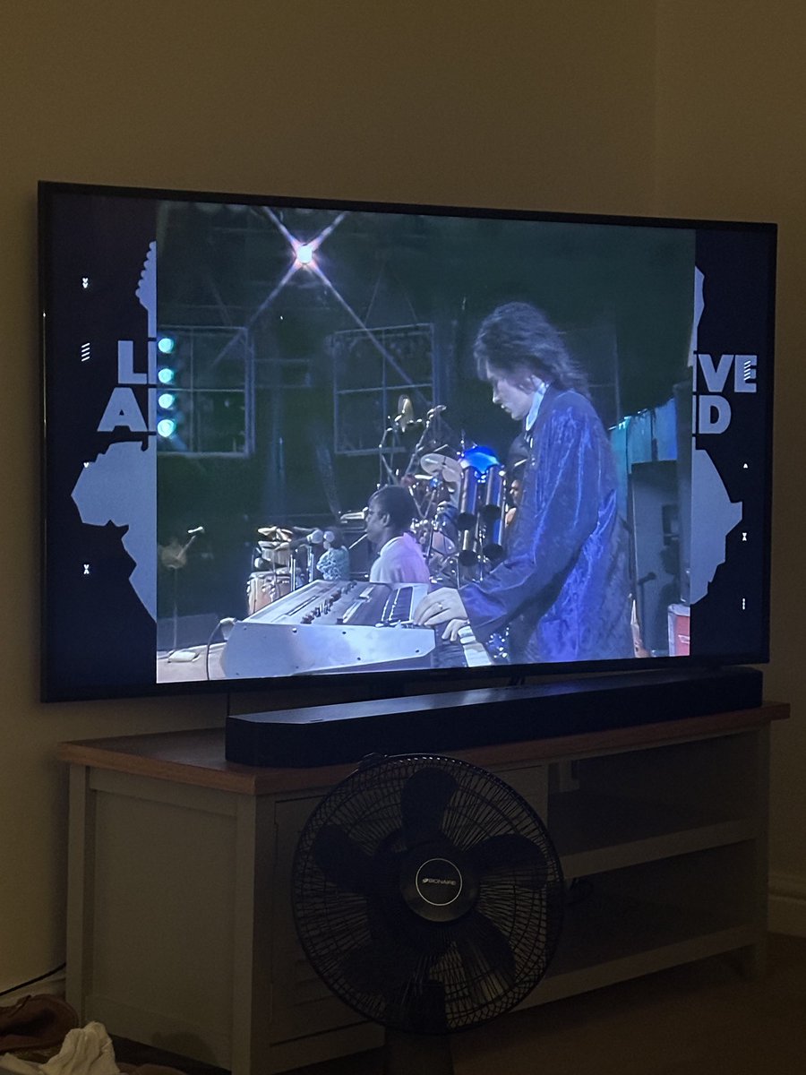 JasonCarey01's tweet photo. I had no idea @noelfielding11 was in Duran Duran https://t.co/r4L9u7YQck