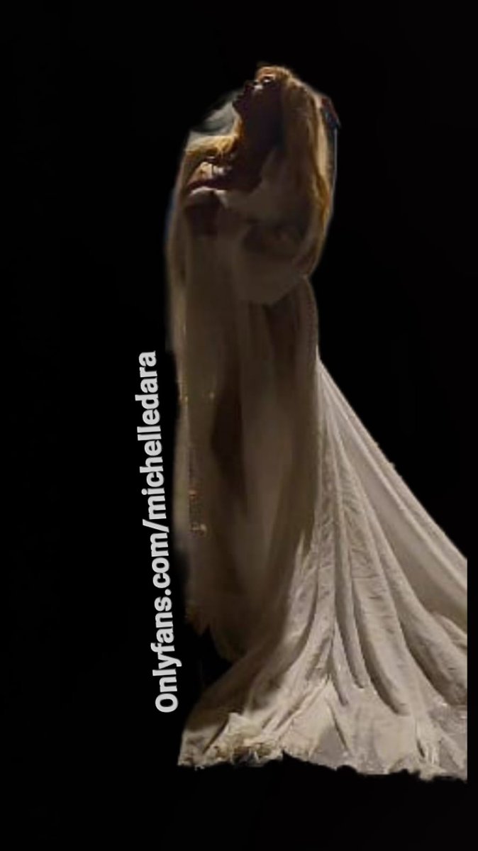 BdsmDara's tweet photo. Naked in the rain. https://t.co/Abu3BDD8G9