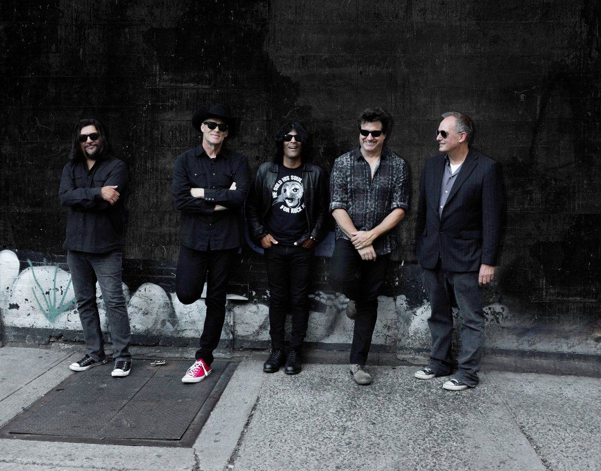 Check out my <a href="/StageRedFontana/">Stage Red</a> concert review of #Dramarama from last night: tinyurl.com/2pc5dts8 #InlandEmpire #altrock