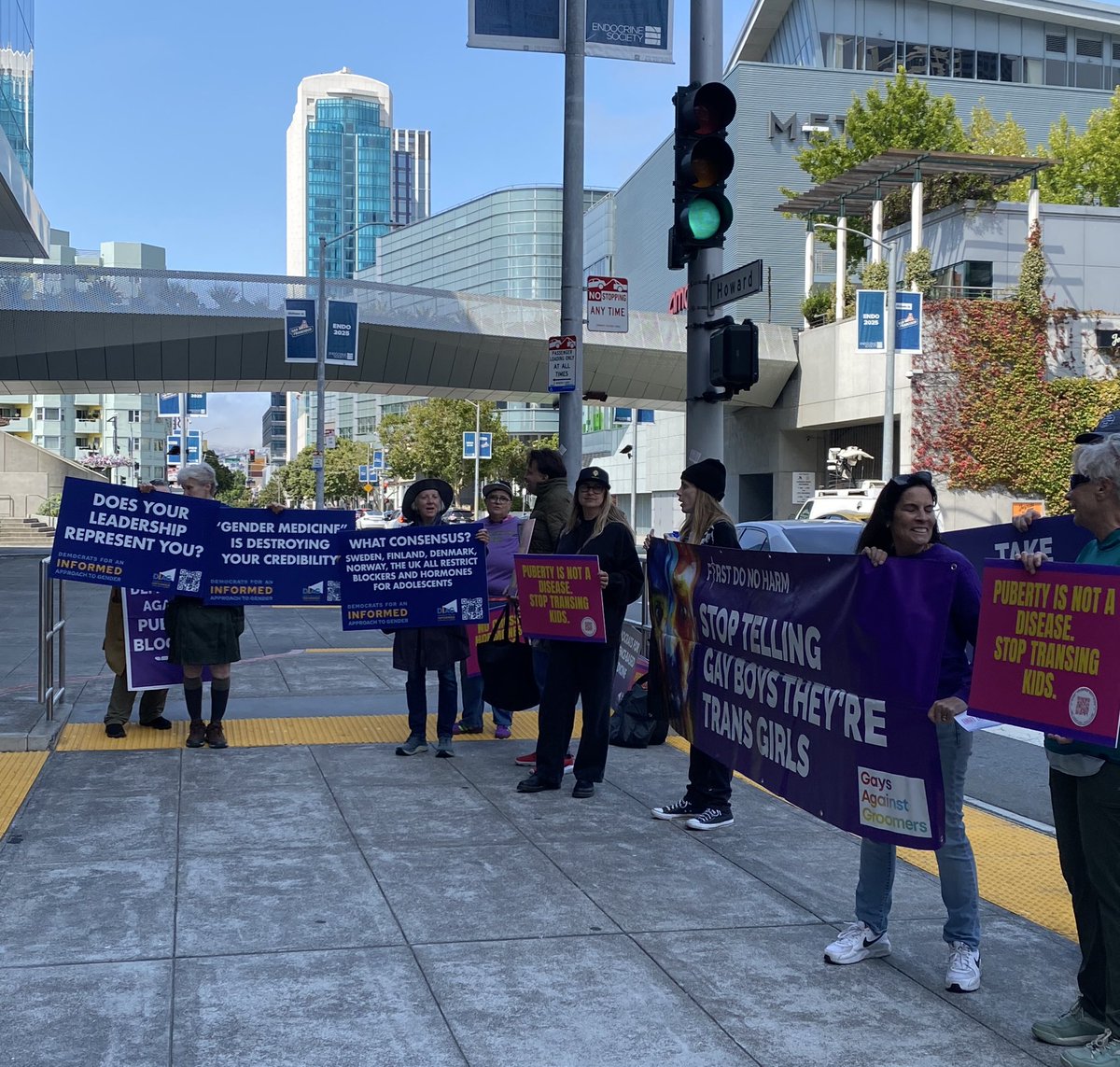 DIAG at the Endocrine Society annual meeting today with our friends from LGB-CC, OurDuty, and WAR. We saw plenty of nodding heads and thumbs up. Did we change any minds? Maybe not, but hundreds took our info cards — a marked contrast to prior years.