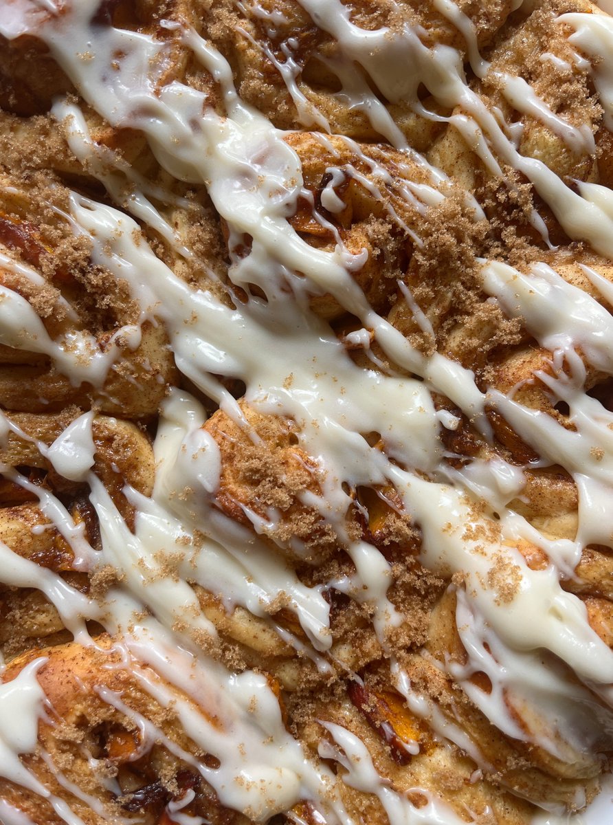 soiled_plants2's tweet image. when life gives you fresh peaches, make peach cobbler cinnamon rolls