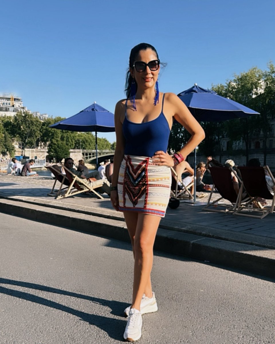 karlalazoartist's tweet photo. 😎#summertime  à #paris ☀️, avant de repartir.✈️  Bon week-end à tout le monde !🤩
.
📍 Quai de l’Hotel de Ville, Paris 
.
.
#singer #artist #actriz #karlalazo #mexicana #france #quaideseine #laseine #weekend #été #weekendvibes #happyweekend https://t.co/EDqXQEWP1U