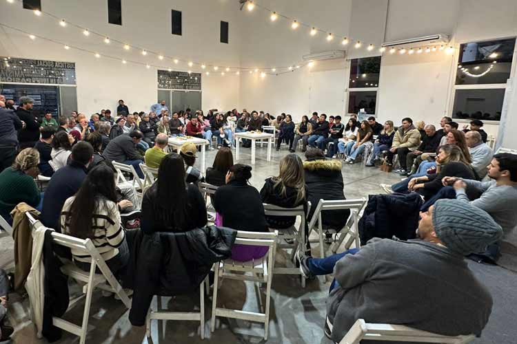 Malena Galmarini encabezó un plenario del Frente Renovador en Tigre tras la salida de Zamora elcomercioonline.com.ar/articulos/6010… a través de <a href="/elcomercioline/">elcomercioonline</a>