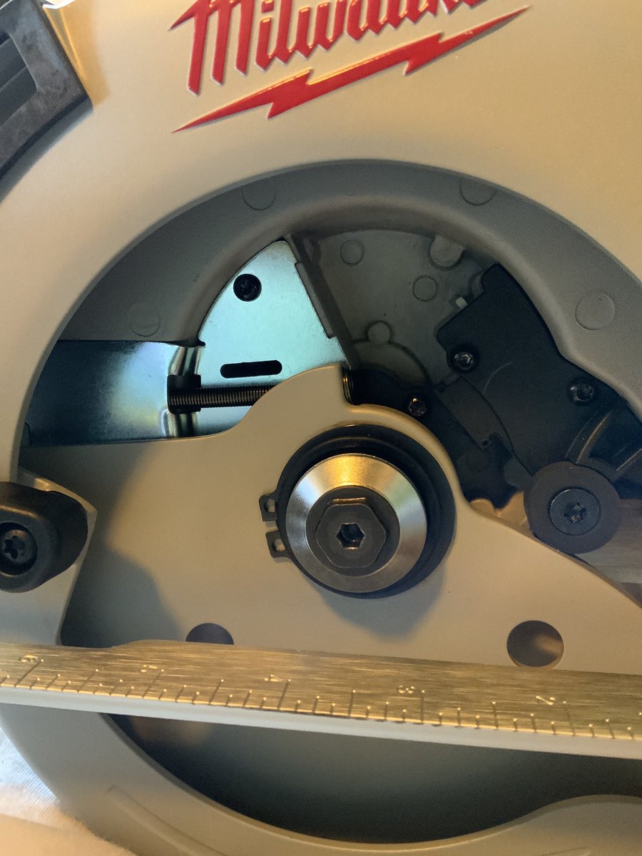 valenzjack's tweet photo. @MilwaukeeTool  Do you can tell me how this works, Im trying to change the cut off wheel for metal, but maaan 😪 (2631 ) https://t.co/mnqGsJkoQO