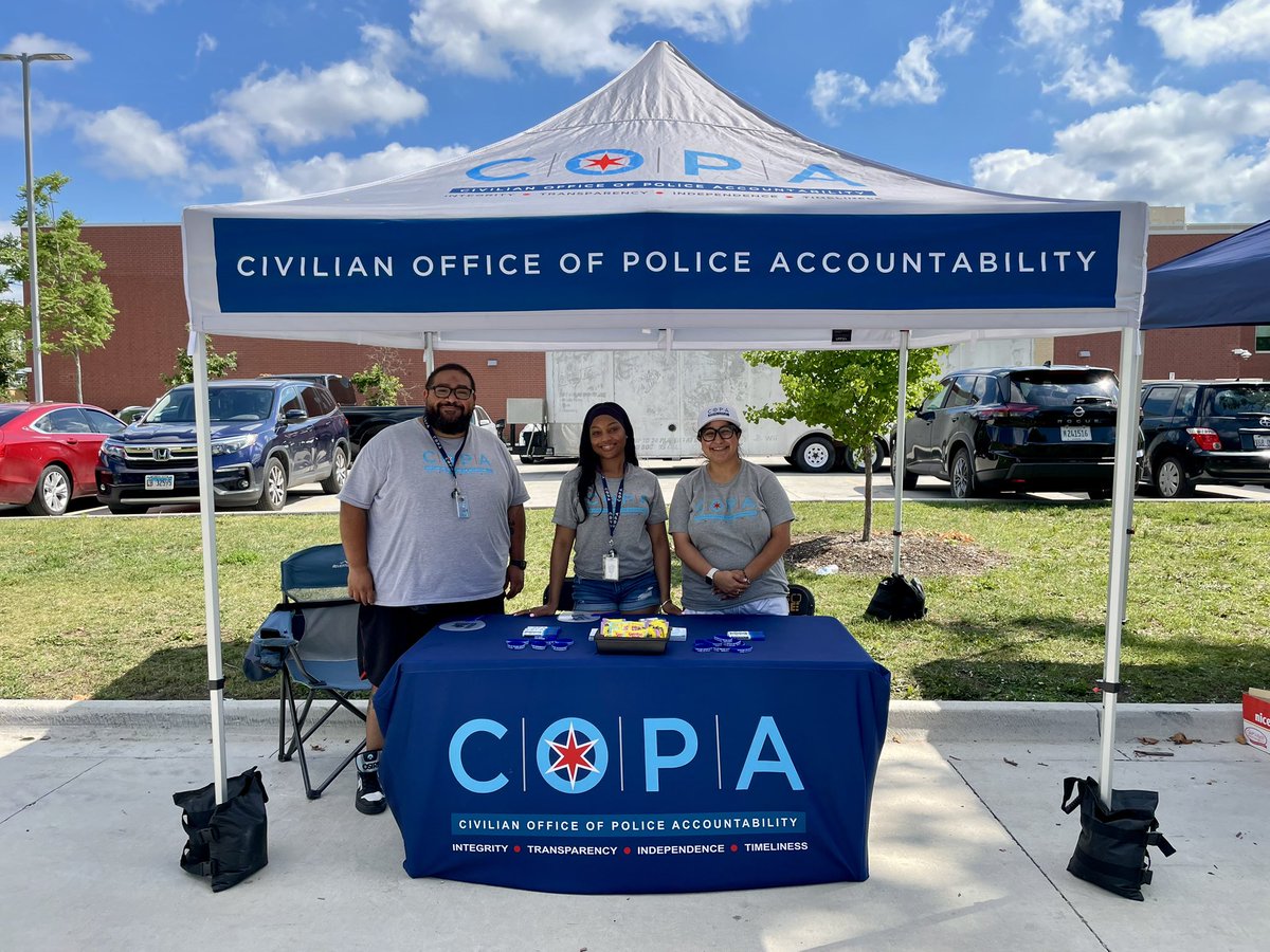 ChicagoCOPA's tweet image. Today, COPA was at the @NWCChicago Belmont Cragin Youth Jam at Riis Park. the event included community orgs that were connecting people to resources, activities, food, and pantry giveaways. COPA was giving out info on our role in police accountability. #COPAInTheCommunity