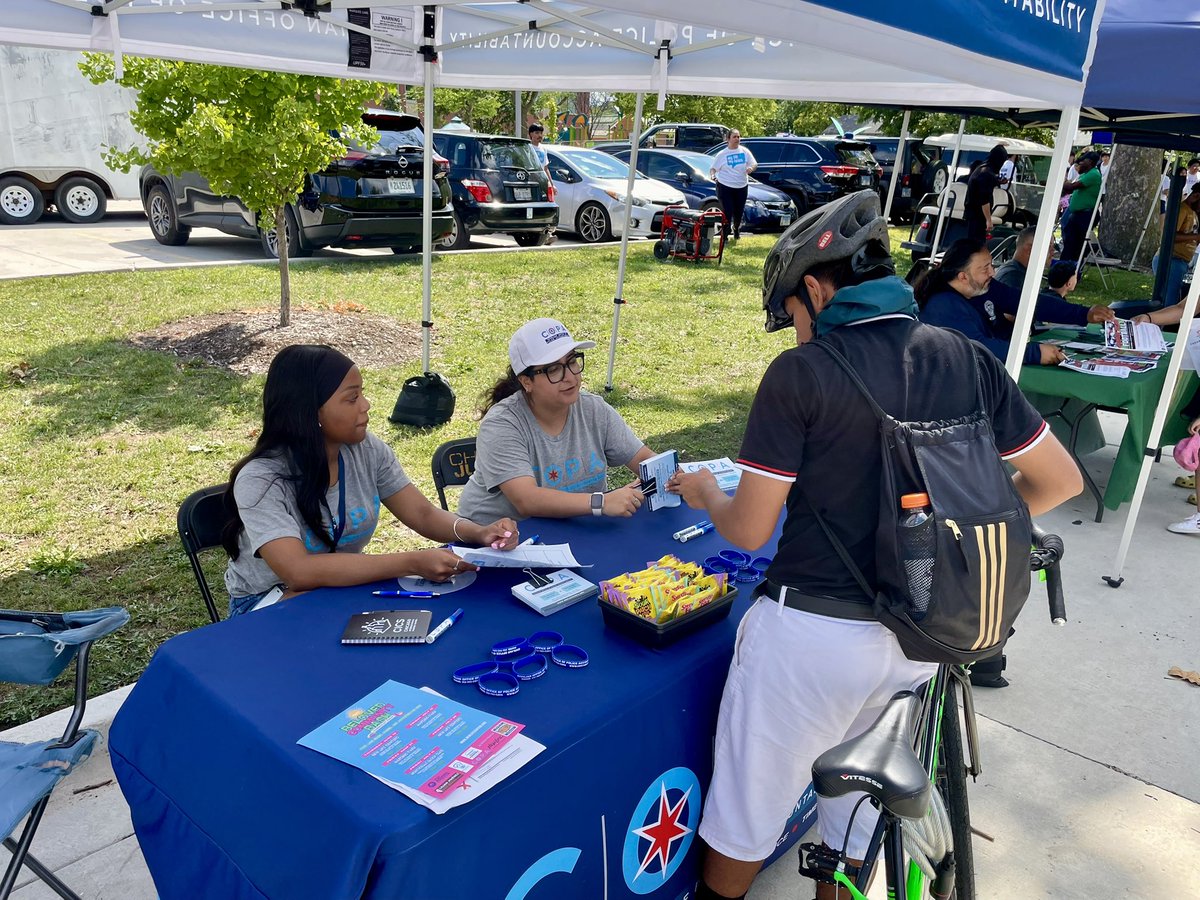 ChicagoCOPA's tweet image. Today, COPA was at the @NWCChicago Belmont Cragin Youth Jam at Riis Park. the event included community orgs that were connecting people to resources, activities, food, and pantry giveaways. COPA was giving out info on our role in police accountability. #COPAInTheCommunity