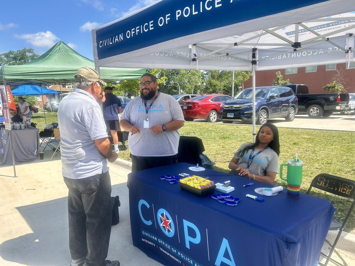 ChicagoCOPA's tweet image. Today, COPA was at the @NWCChicago Belmont Cragin Youth Jam at Riis Park. the event included community orgs that were connecting people to resources, activities, food, and pantry giveaways. COPA was giving out info on our role in police accountability. #COPAInTheCommunity