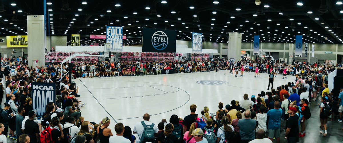 Standing room only for Flight Silver 17u vs Philly Rise 17u  <a href="/NikeGirlsEYBL/">Nike Girls EYBL</a>