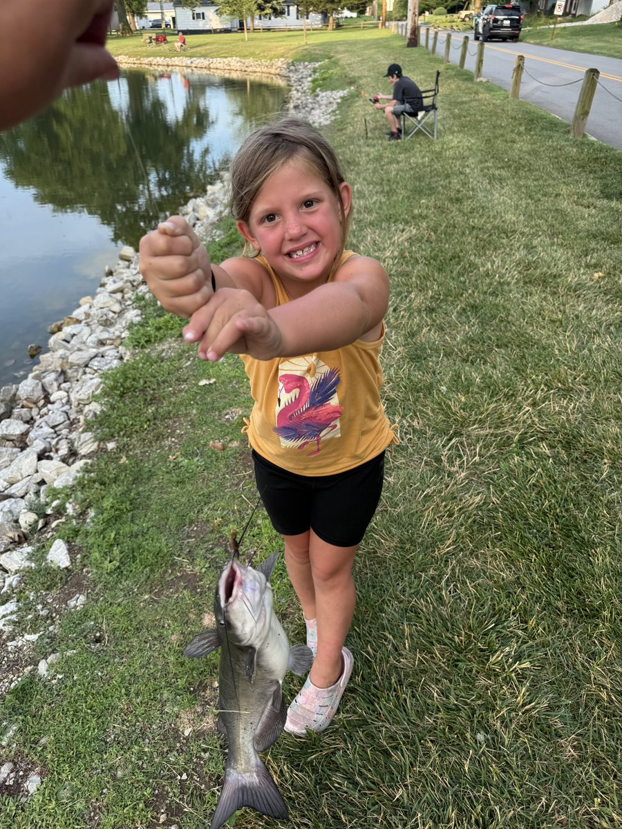 GameDayGabi's tweet image. Here I am untangling her line every five mins and baiting her hook not even to get a bite while she’s reeling in catfish left and right 😅 was so awesome seeing her fight and reel these in 🤩 now she gets why I love going!
