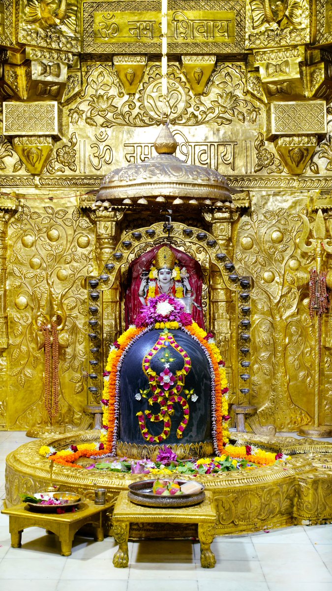श्री सोमनाथ महादेव मंदिर,
प्रथम ज्योतिर्लिंग - गुजरात (सौराष्ट्र)
दिनांकः 13 जूलाई 2025,आषाढ कृष्ण तृतीया - रविवार
प्रातः श्रृंगार
07254122
#somnath #mahadev #shivji
#bhakti #somnathlivedarshan #somnathtemple