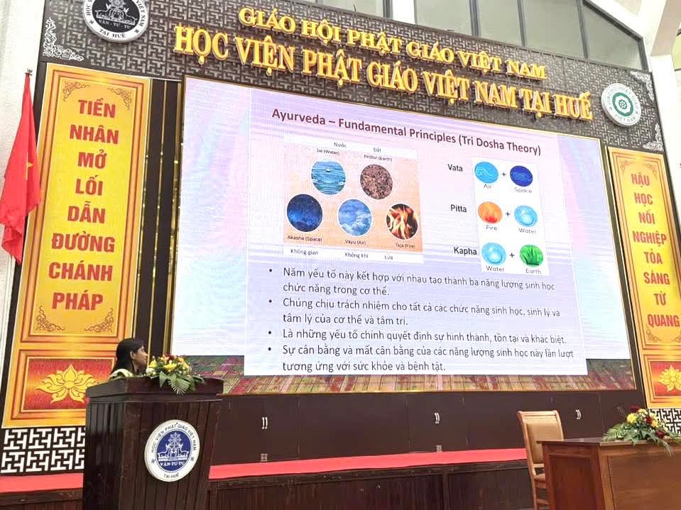 AmbHanoi's tweet image. Hội thảo chuyên đề “Nghệ thuật và Khoa học của Pramayana truyền thống” do chuyên gia Ấn Độ hướng dẫn đã được Trung tâm Văn hoá Swami Vivekananda, Đại sứ quán Ấn Độ tổ chức tại Học viện Phật giáo Việt Nam tại Huế vào ngày 12 tháng 7 năm 2025. Tham dự…