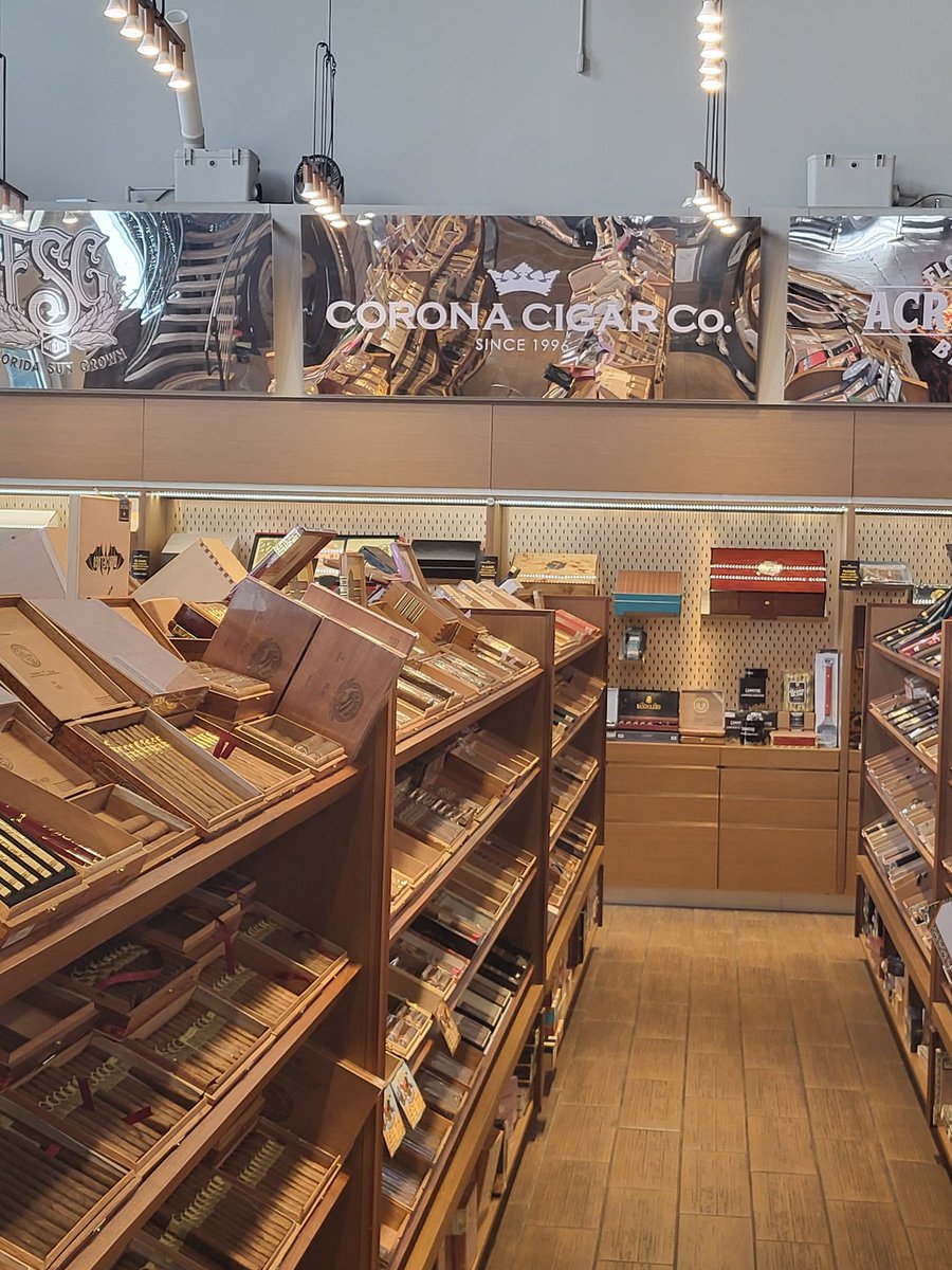 DavidTheus's tweet image. When You Throw The Dart and It Lands on Sarasota, One Must Go to Corona Cigar Company - Sarasota for A Few of Your Favorite Sticks.
@CoronaCigarCo