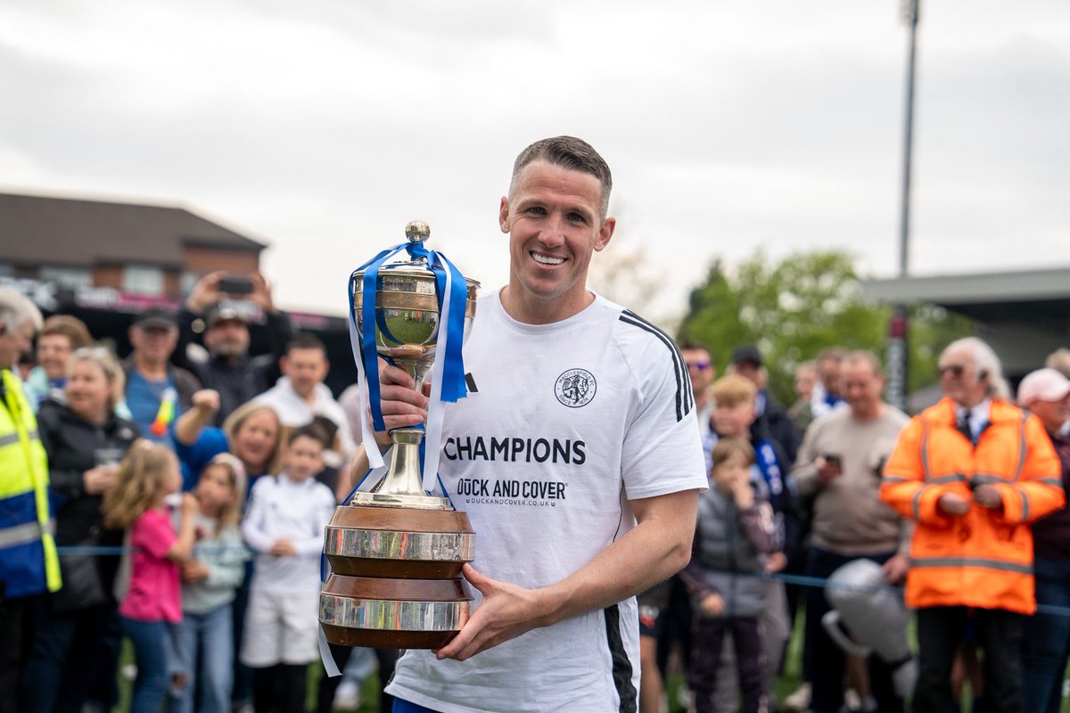 silkmenarmy's tweet photo. Our manager #JohnnyJR #JJR 🔵⚪️ https://t.co/r9CHJ6I3YI