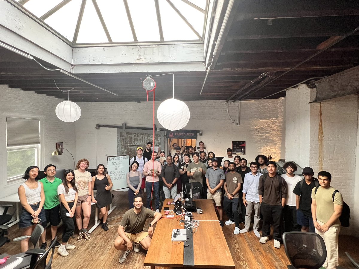 flowglad's tweet image. First hackathon: ✅
- 100+ builders
- 20+ products built to make more internet money
- $1000 of real life money in prizes
Thank you to @fractaltechnyc for hosting 🖤