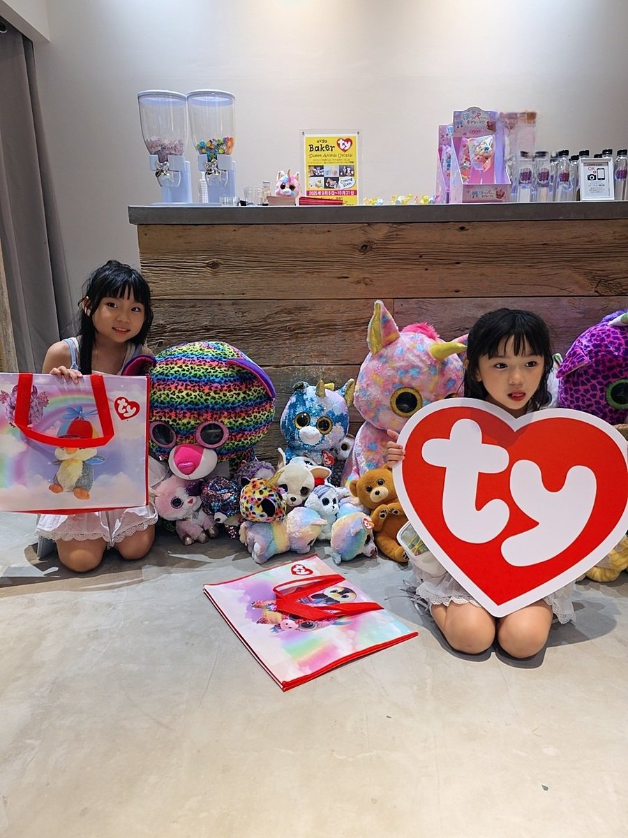 cocoyumechan's tweet photo. minacute EXHIBITION 2025 #ミナキュート さんの #展示会 に招待していただきました💜🩷 大好きな  #ty のぬいぐるみと #ほっぺちゃん ゲットしてきたの✨めちゃくちゃたのしかった✨かわいいのいっぱいで幸せ🥰
 #minacute #池上姉妹  #ここゆめ  #小学生アイドル  #アイドル姉妹  #js2  #js4 https://t.co/YCTFowU00N