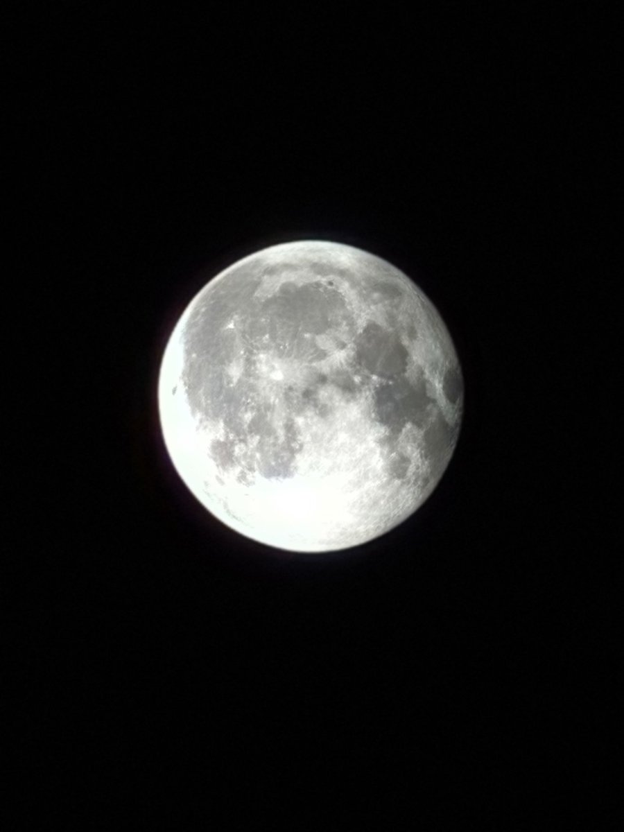 When I zoomed in past 12x, AI kicked in and I grabbed this. 

<a href="/nothing/">Nothing</a>  <a href="/Snapdragon/">Snapdragon</a>
#withnothing #shotonsnapdragon
#moonshot #mobilephotography