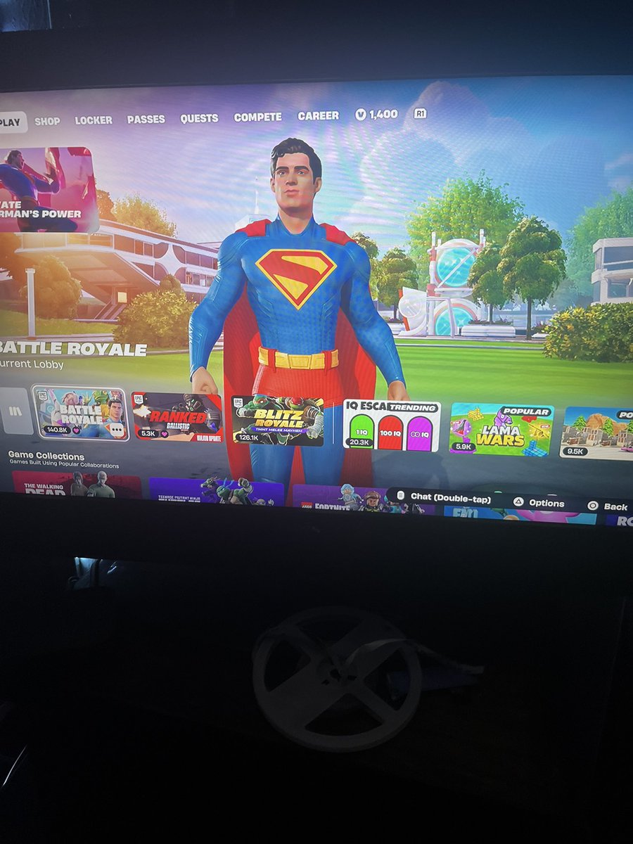ExorcistKiller's tweet photo. Fortnite need to fix this issue cause I want to use the newer Superman with the old Superman glider but it’s consider a unsupported glider like it’s Superman he should be able to use it right #Fortnite #FixThisIssue @Fortnite https://t.co/lppJCewkDE