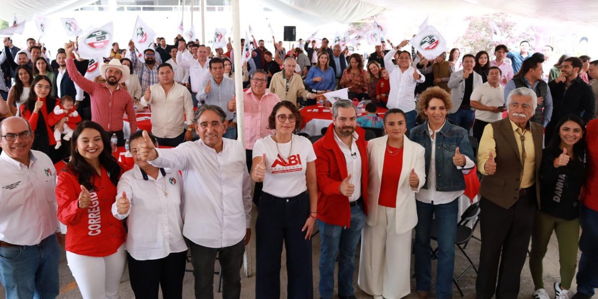ADNQro's tweet photo. #ADNPolítico Adrián Alvaradejo rinde protesta como presidente y Aranza Buerba como secretaria general del PRI en Corregidora

Alvaradejo reiteró su intención de trabajar en unidad, fortalecer las estructuras del partido, sumar nuevos cuadros y atender de manera directa las demandas ciudadanas.
👉 https://t.co/kHRLa4VmYN