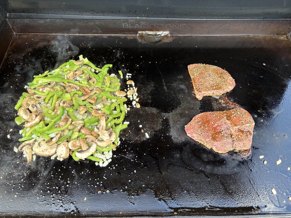 CoachRamos15's tweet image. Eating good tonight at the Ramos household!