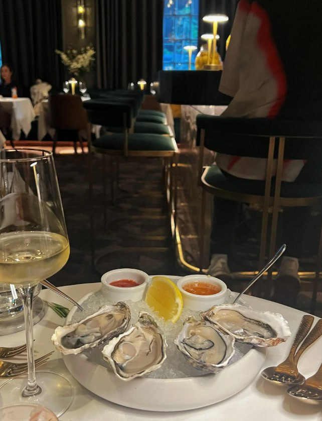 ✨ Girls’ dinner in London where the food is delicious, the drinks are flowing, and the company is everything. Making memories that will last forever under these city lights! 🥂🍰🌆 #GirlsNight #LondonMagic