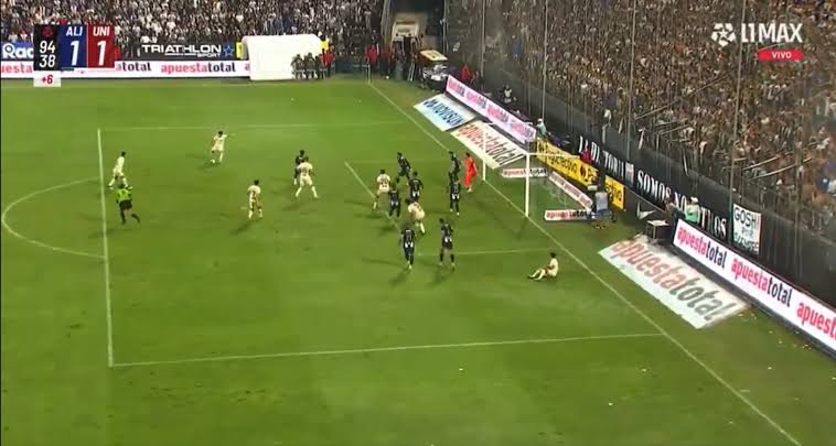 Lubi_Mac's tweet photo. Los que no gritaron ese gol agónico recién están valorando ese empate, yo lo grite con el alma. Gracias Tunche querido. 💛❤️ https://t.co/9aV5Ee4JVQ