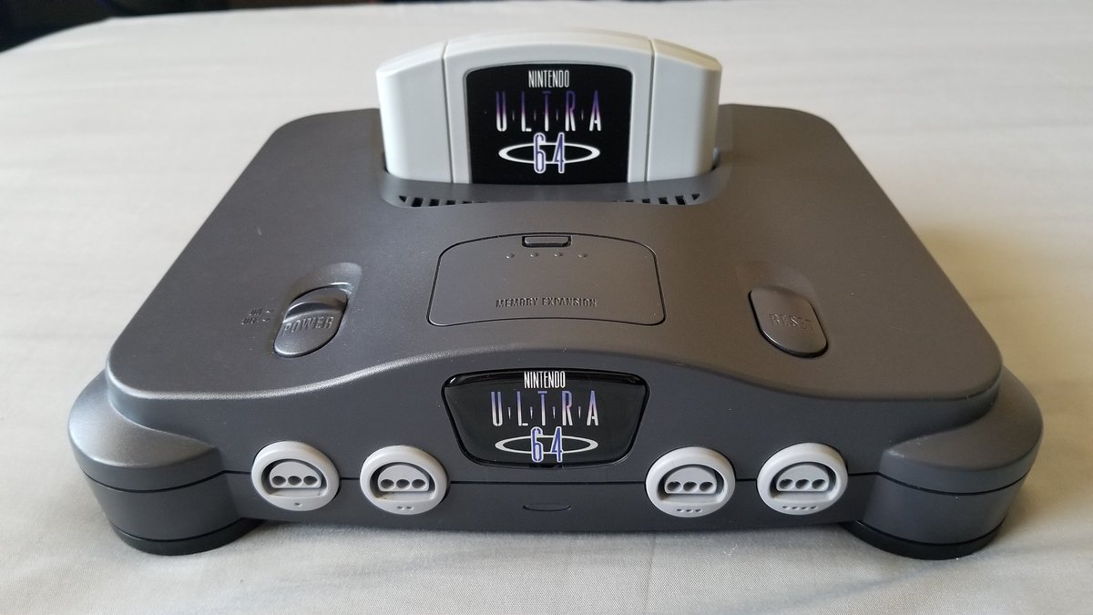 CE_Capsule's tweet image. Custom #Ultra64 with matching OEM controllers. Matching custom #Everdrive 64 X7 cartridge. Finally finished customizing some matching Brawler64 v2 wired controllers too. #Nintendo64 #N64 #N64Digital @retrofightersco @krikzz @PixelFXco