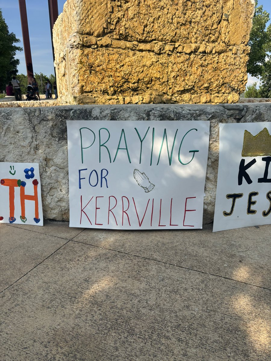 orko_manna's tweet image. PRAYING FOR KERRVILLE: Community members, including those who know people who were tragically killed in the devastating July 4th floods in the #Texas Hill Country, are gathering tonight for a prayer vigil. This is at The Coming King Sculpture Prayer Garden in #Kerrville. @KHOU