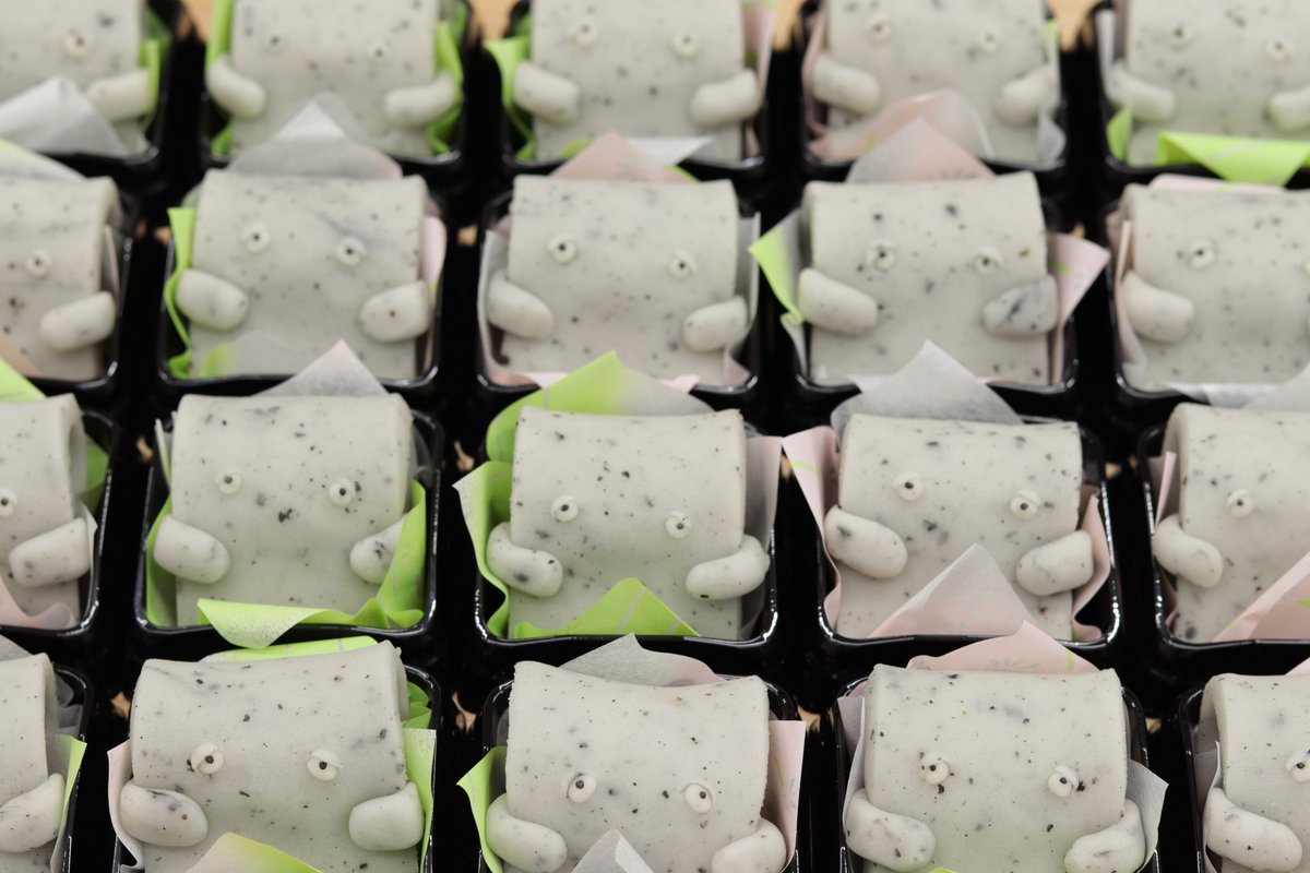 夏の風物詩といえば妖怪👻
胡麻練り切り製の「ぬりかべ」はじめました🍡