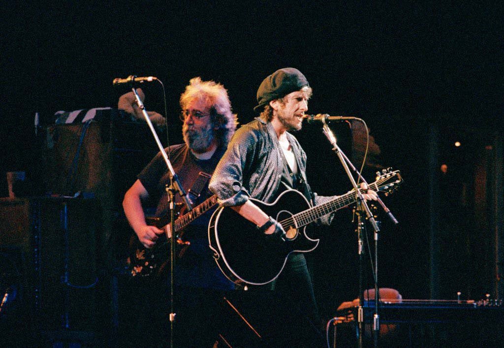 GratefulDead's tweet image. On this day in 1987, Dylan and the Dead made the third stop on their joint tour at Giants Stadium in East Rutherford, NJ ⚡
Each show was structured with the Dead playing one long set at the first two shows, and two sets at the final four shows, followed by a final set backing…