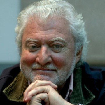 Tuve el honor y el privilegio de ser invitado muchas veces por Mario Mactas para charlar en sus programas. Cada una de esas conversaciones me dejó la certeza de haber aprendido algo nuevo. Todas ellas me confirmaban lo maravilloso que era Mactas. Hasta siempre, maestro. |